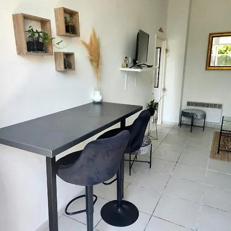 Douceur Et Charme Avec Jardinet Plein Sud アパート *